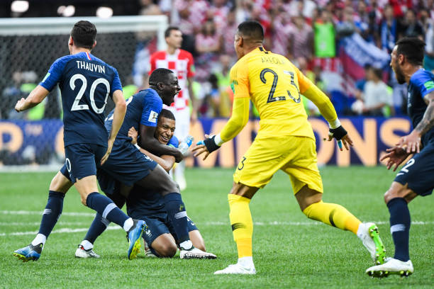 他在关键时 他在关键时